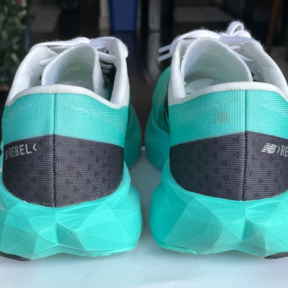 Men’s Size 10 New Balance Rebel v4’s - Picture 8 of 9